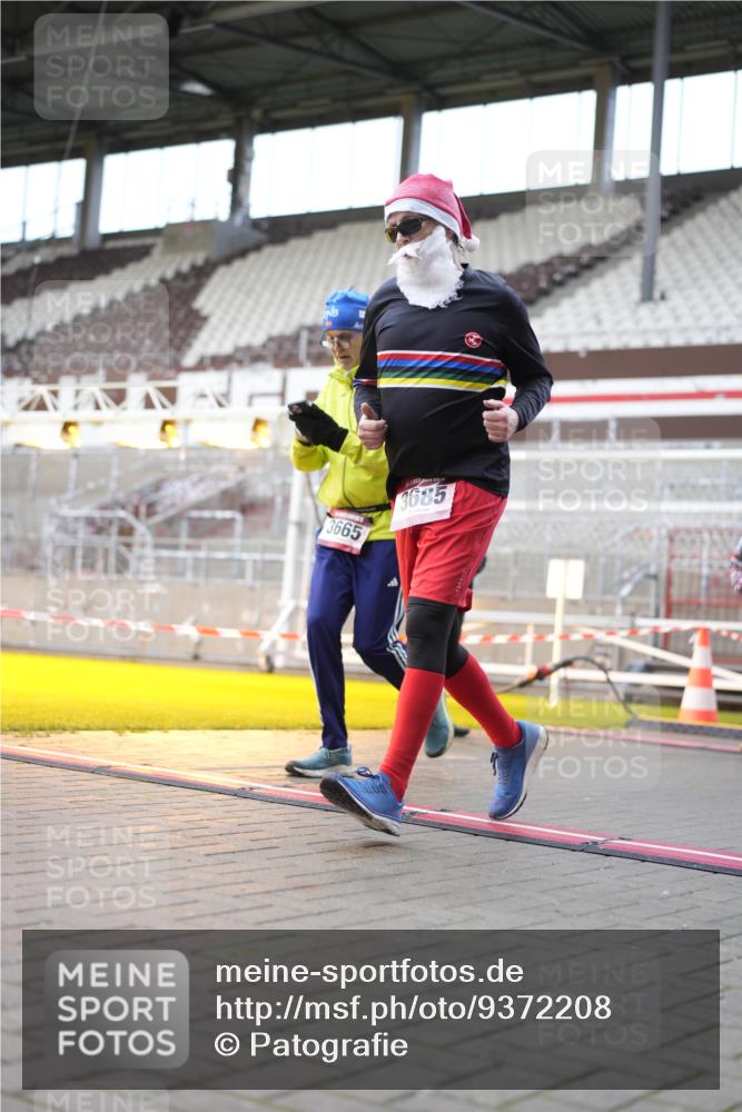 07.12.2025 - St. Pauli X-Mass-Run No. 15 Patografie http://msf.ph/oto/9372208 07.12.2025 11:49:28 Ziel 2003, 2344, 2346, 2444, 2445, 2853, 2911, 3180, 3183, 3421, 3424, 3665, 3685, 3914, 3915, 4601, 4643, 4646 meine-sportfotos.de