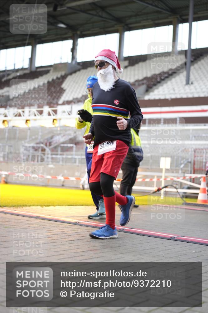 07.12.2025 - St. Pauli X-Mass-Run No. 15 Patografie http://msf.ph/oto/9372210 07.12.2025 11:49:28 Ziel 2003, 2344, 2346, 2444, 2445, 2853, 2911, 3180, 3183, 3421, 3424, 3665, 3685, 3914, 3915, 4601, 4643, 4646 meine-sportfotos.de