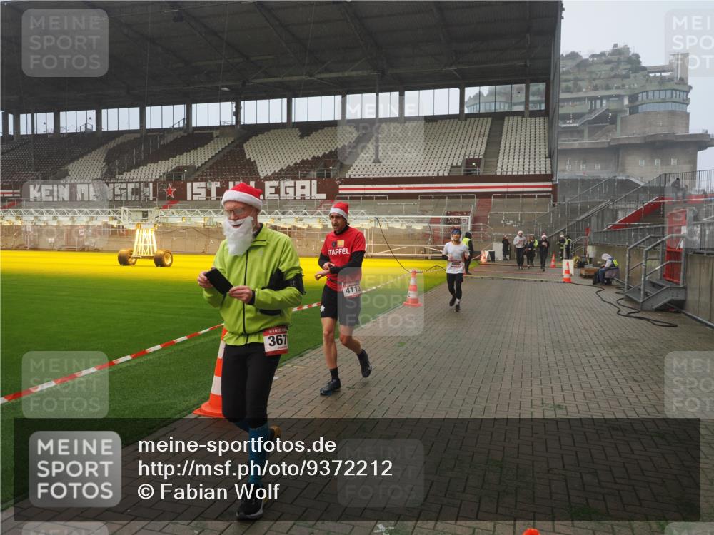 07.12.2025 - St. Pauli X-Mass-Run No. 15 Fabian Wolf http://msf.ph/oto/9372212 07.12.2025 10:09:10 Ziel 19, 1461, 1465, 1570, 1575, 1576, 2126, 3300, 3891, 4066, 4067, 4068, 4113, 4666 meine-sportfotos.de