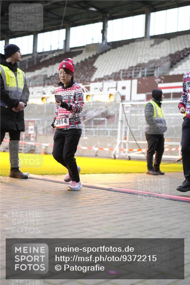07.12.2025 - St. Pauli X-Mass-Run No. 15 Patografie http://msf.ph/oto/9372215 07.12.2025 11:49:30 Ziel 2003, 2344, 2346, 2444, 2445, 2853, 2911, 3180, 3183, 3421, 3424, 3665, 3685, 3914, 3915, 4601, 4643, 4646 meine-sportfotos.de