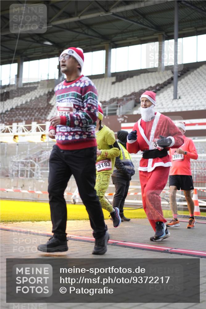07.12.2025 - St. Pauli X-Mass-Run No. 15 Patografie http://msf.ph/oto/9372217 07.12.2025 11:49:31 Ziel 2003, 2344, 2346, 2444, 2445, 2853, 2911, 3180, 3183, 3421, 3424, 3665, 3685, 3914, 3915, 4643, 4646 meine-sportfotos.de
