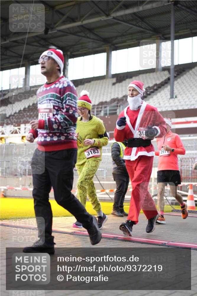 07.12.2025 - St. Pauli X-Mass-Run No. 15 Patografie http://msf.ph/oto/9372219 07.12.2025 11:49:31 Ziel 2003, 2344, 2346, 2444, 2445, 2853, 2911, 3180, 3183, 3421, 3424, 3665, 3685, 3914, 3915, 4643, 4646 meine-sportfotos.de