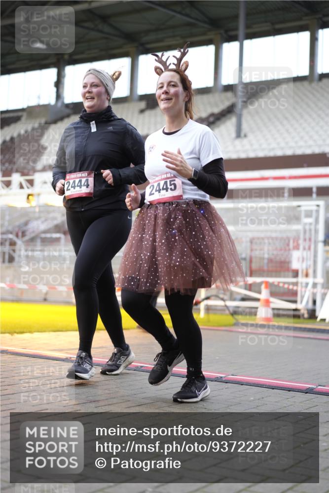07.12.2025 - St. Pauli X-Mass-Run No. 15 Patografie http://msf.ph/oto/9372227 07.12.2025 11:49:33 Ziel 2003, 2344, 2346, 2444, 2445, 2853, 2911, 3180, 3183, 3421, 3424, 3665, 3685, 3914, 3915, 4643, 4646 meine-sportfotos.de