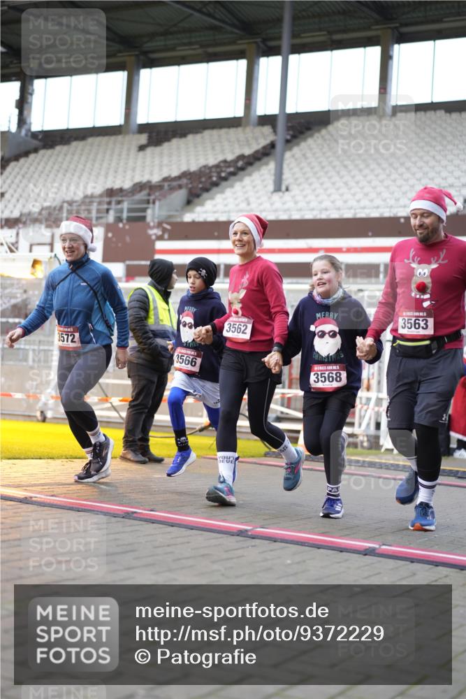 07.12.2025 - St. Pauli X-Mass-Run No. 15 Patografie http://msf.ph/oto/9372229 07.12.2025 11:49:39 Ziel 2444, 2445, 2853, 2911, 3180, 3183, 3562, 3563, 3566, 3568, 3572, 3665, 3685, 3914, 3915 meine-sportfotos.de
