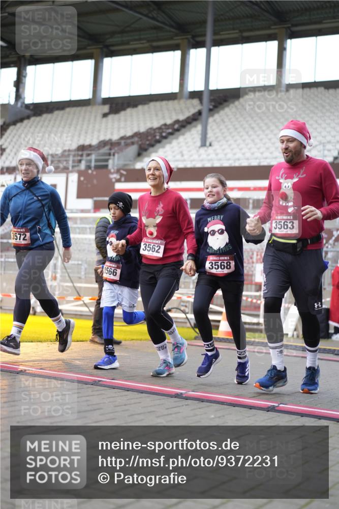 07.12.2025 - St. Pauli X-Mass-Run No. 15 Patografie http://msf.ph/oto/9372231 07.12.2025 11:49:39 Ziel 2444, 2445, 2853, 2911, 3180, 3183, 3562, 3563, 3566, 3568, 3572, 3665, 3685, 3914, 3915 meine-sportfotos.de