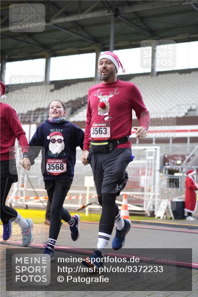 07.12.2025 - St. Pauli X-Mass-Run No. 15 Patografie http://msf.ph/oto/9372233 07.12.2025 11:49:39 Ziel 2444, 2445, 2853, 2911, 3180, 3183, 3562, 3563, 3566, 3568, 3572, 3665, 3685, 3914, 3915 meine-sportfotos.de