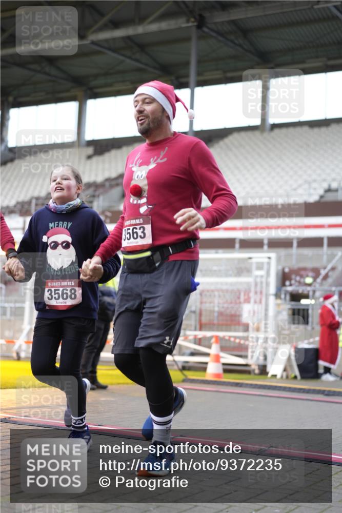 07.12.2025 - St. Pauli X-Mass-Run No. 15 Patografie http://msf.ph/oto/9372235 07.12.2025 11:49:40 Ziel 2444, 2445, 2853, 2911, 3180, 3183, 3562, 3563, 3566, 3568, 3572, 3665, 3685, 3914, 3915 meine-sportfotos.de