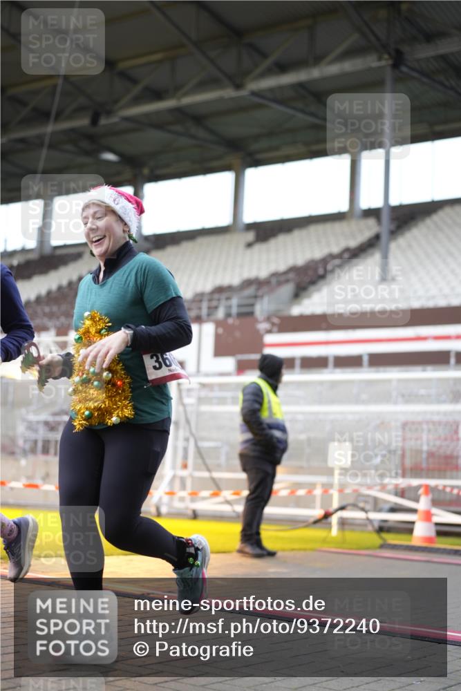 07.12.2025 - St. Pauli X-Mass-Run No. 15 Patografie http://msf.ph/oto/9372240 07.12.2025 11:49:55 Ziel 2118, 3660, 3778 meine-sportfotos.de