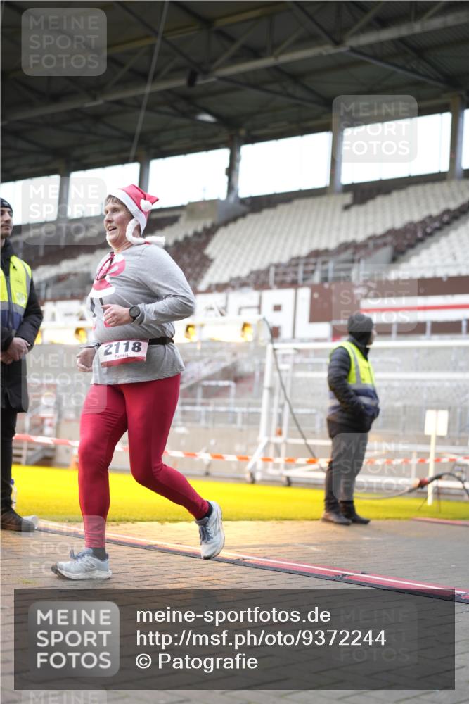 07.12.2025 - St. Pauli X-Mass-Run No. 15 Patografie http://msf.ph/oto/9372244 07.12.2025 11:50:00 Ziel 2118, 2872, 3660, 3697, 3778 meine-sportfotos.de