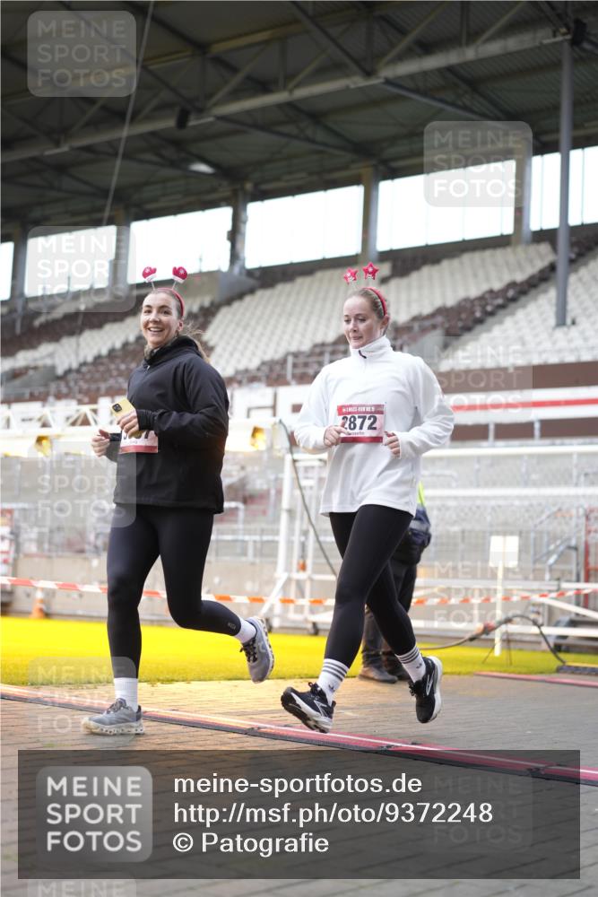 07.12.2025 - St. Pauli X-Mass-Run No. 15 Patografie http://msf.ph/oto/9372248 07.12.2025 11:50:04 Ziel 1890, 2118, 2203, 2210, 2848, 2872, 2877, 3660, 3697, 3778, 4184 meine-sportfotos.de