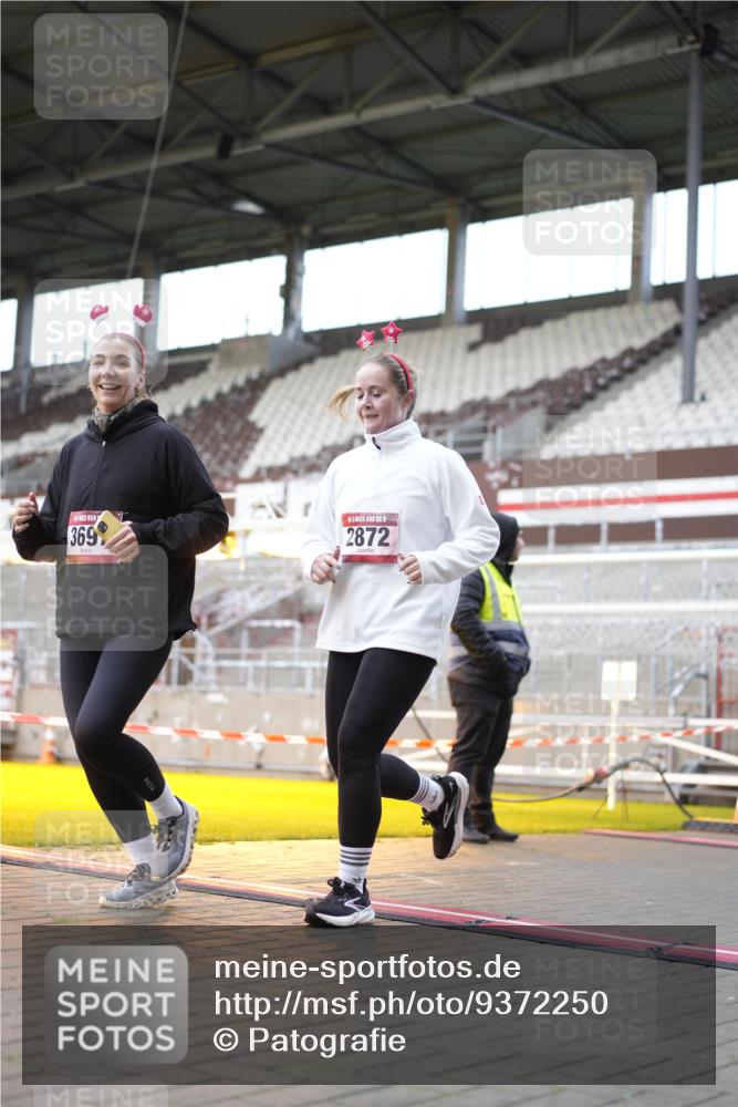 07.12.2025 - St. Pauli X-Mass-Run No. 15 Patografie http://msf.ph/oto/9372250 07.12.2025 11:50:04 Ziel 1890, 2118, 2203, 2210, 2848, 2872, 2877, 3660, 3697, 3778, 4184 meine-sportfotos.de