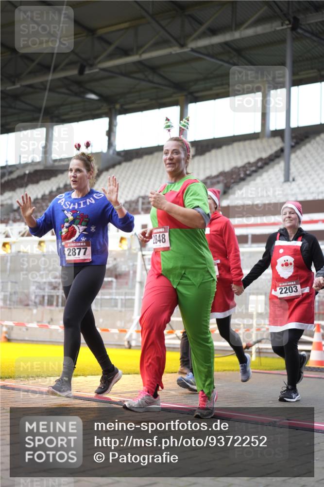 07.12.2025 - St. Pauli X-Mass-Run No. 15 Patografie http://msf.ph/oto/9372252 07.12.2025 11:50:07 Ziel 1890, 2118, 2203, 2210, 2848, 2872, 2877, 3660, 3697, 3778, 4184 meine-sportfotos.de