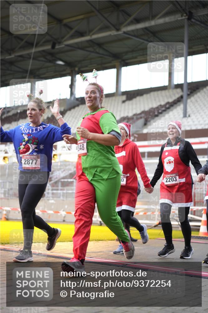 07.12.2025 - St. Pauli X-Mass-Run No. 15 Patografie http://msf.ph/oto/9372254 07.12.2025 11:50:07 Ziel 1890, 2118, 2203, 2210, 2848, 2872, 2877, 3660, 3697, 3778, 4184 meine-sportfotos.de