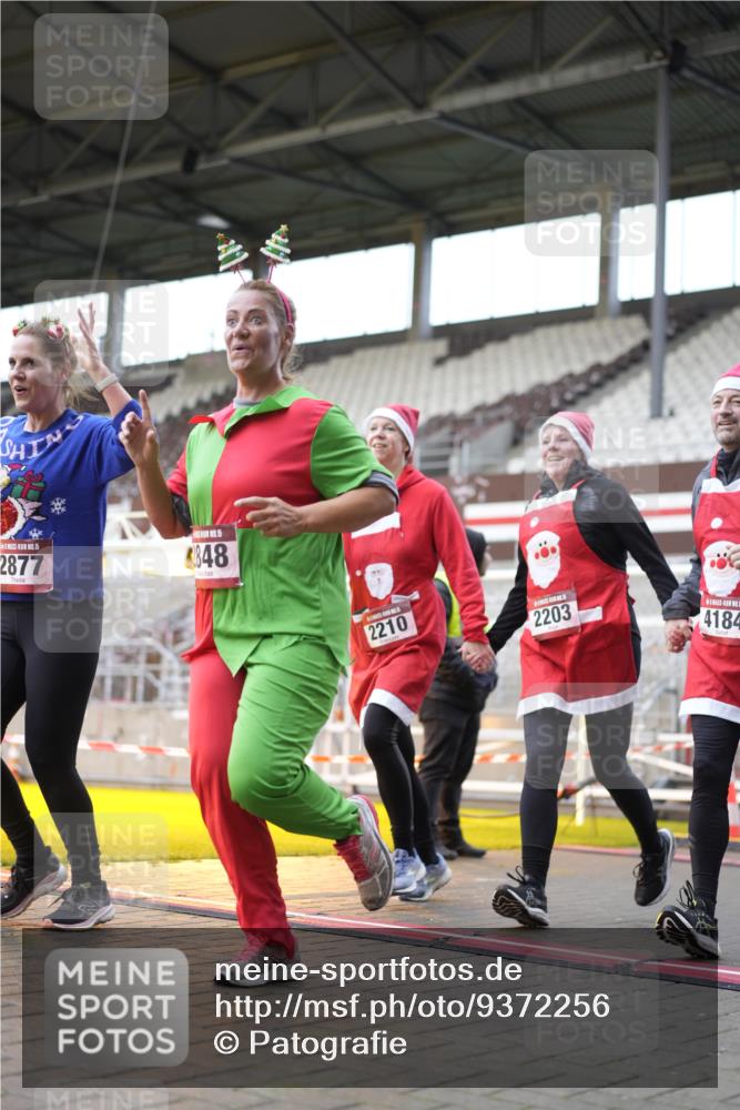 07.12.2025 - St. Pauli X-Mass-Run No. 15 Patografie http://msf.ph/oto/9372256 07.12.2025 11:50:07 Ziel 1890, 2118, 2203, 2210, 2848, 2872, 2877, 3660, 3697, 3778, 4184 meine-sportfotos.de