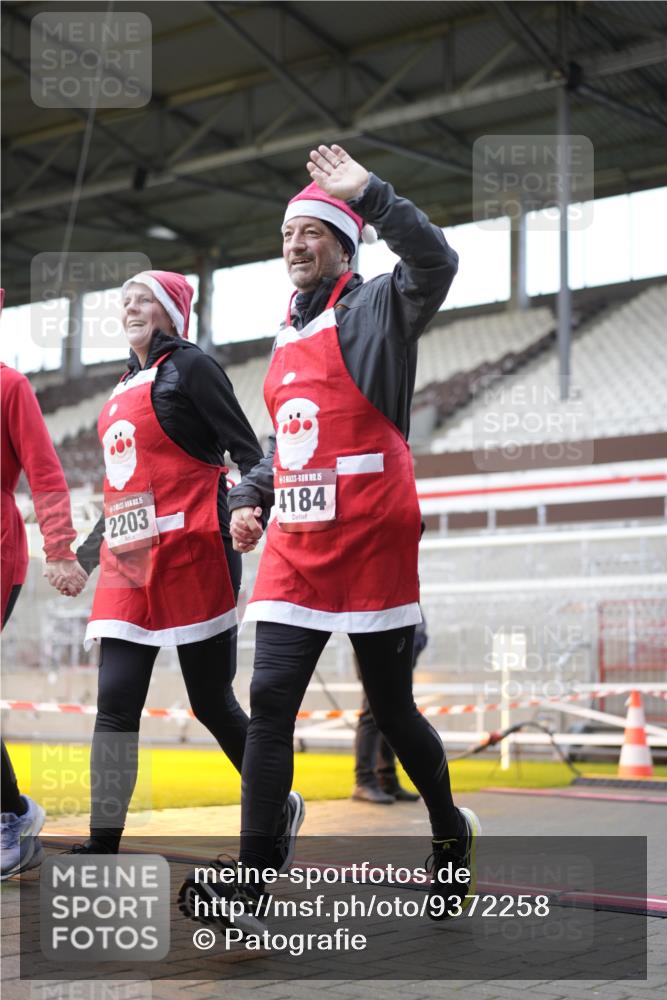 07.12.2025 - St. Pauli X-Mass-Run No. 15 Patografie http://msf.ph/oto/9372258 07.12.2025 11:50:08 Ziel 1890, 2118, 2203, 2210, 2848, 2872, 2877, 3660, 3697, 3778, 4184 meine-sportfotos.de