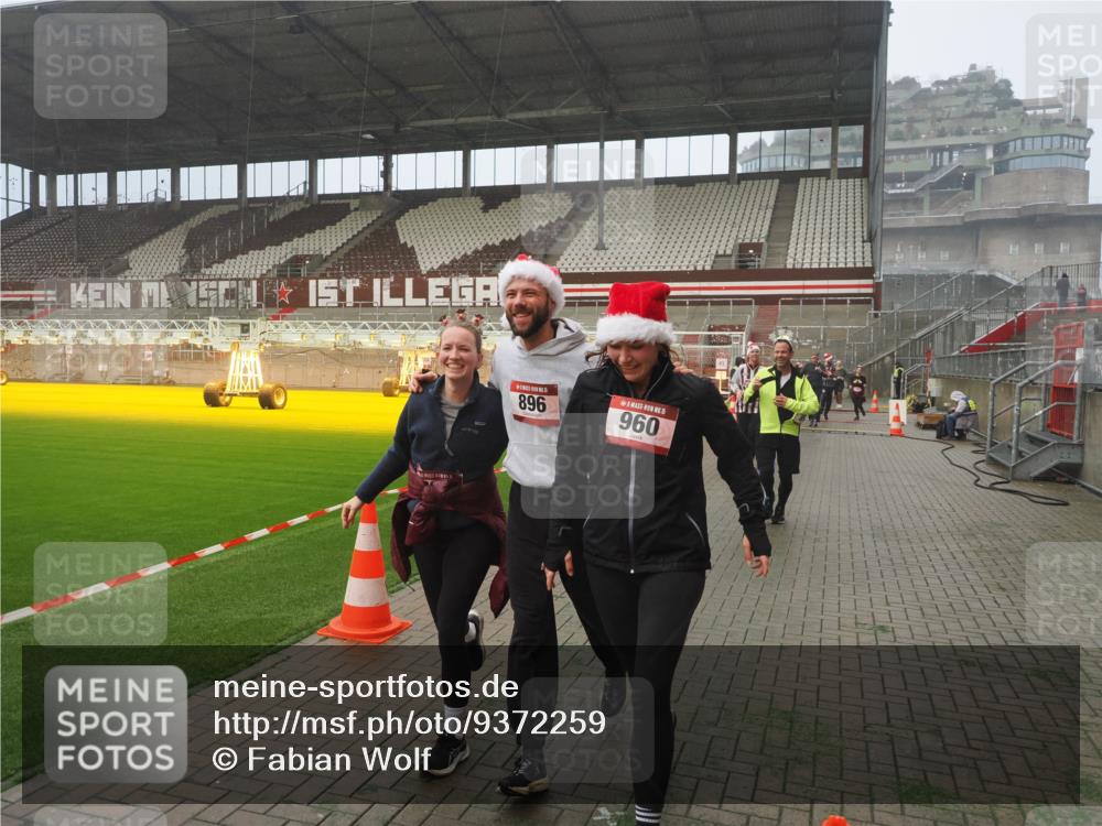 07.12.2025 - St. Pauli X-Mass-Run No. 15 Fabian Wolf http://msf.ph/oto/9372259 07.12.2025 10:09:21 Ziel 881, 896, 899, 960, 1243, 1248, 1718, 3493, 3756, 4113, 4666 meine-sportfotos.de