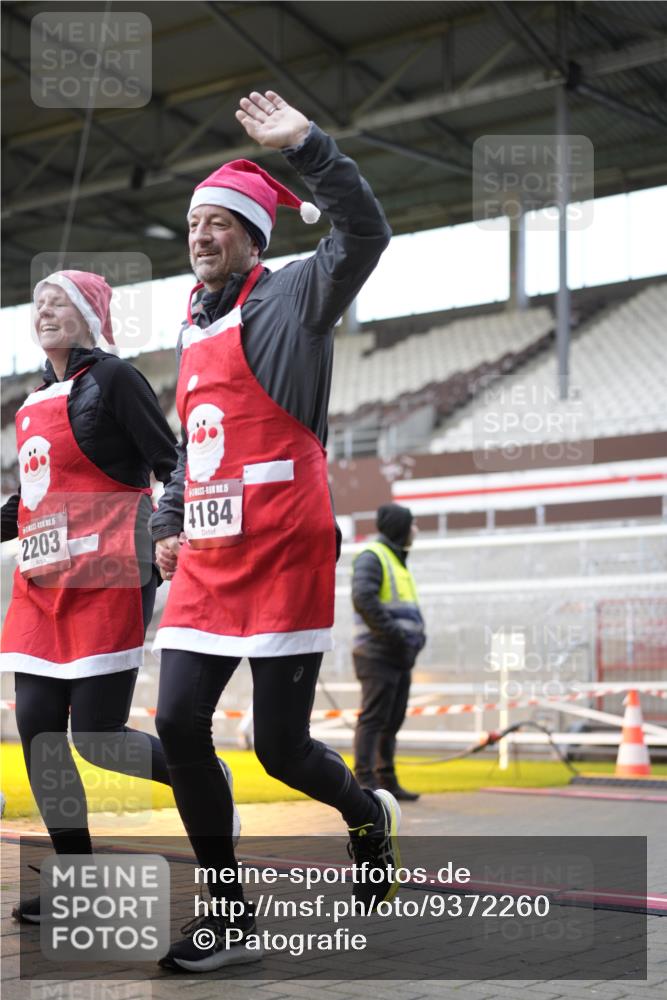 07.12.2025 - St. Pauli X-Mass-Run No. 15 Patografie http://msf.ph/oto/9372260 07.12.2025 11:50:08 Ziel 1890, 2118, 2203, 2210, 2848, 2872, 2877, 3660, 3697, 3778, 4184 meine-sportfotos.de