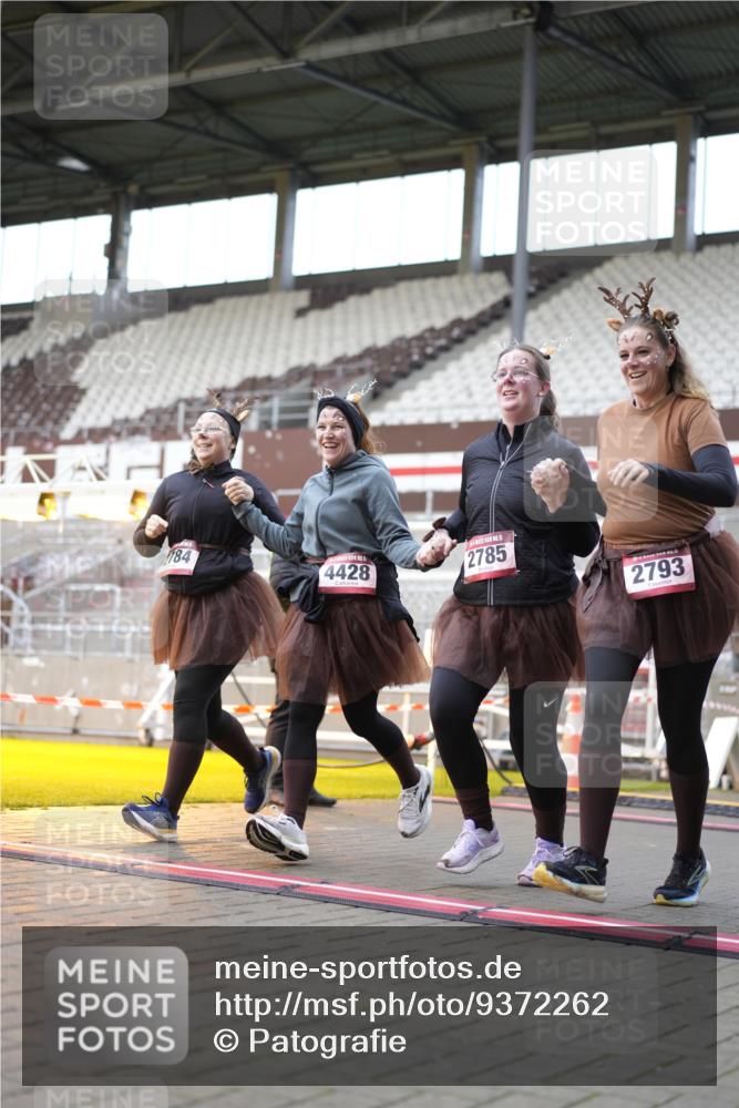 07.12.2025 - St. Pauli X-Mass-Run No. 15 Patografie http://msf.ph/oto/9372262 07.12.2025 11:50:15 Ziel 1890, 2118, 2203, 2210, 2784, 2785, 2793, 2848, 2872, 2877, 3697, 4184, 4428 meine-sportfotos.de