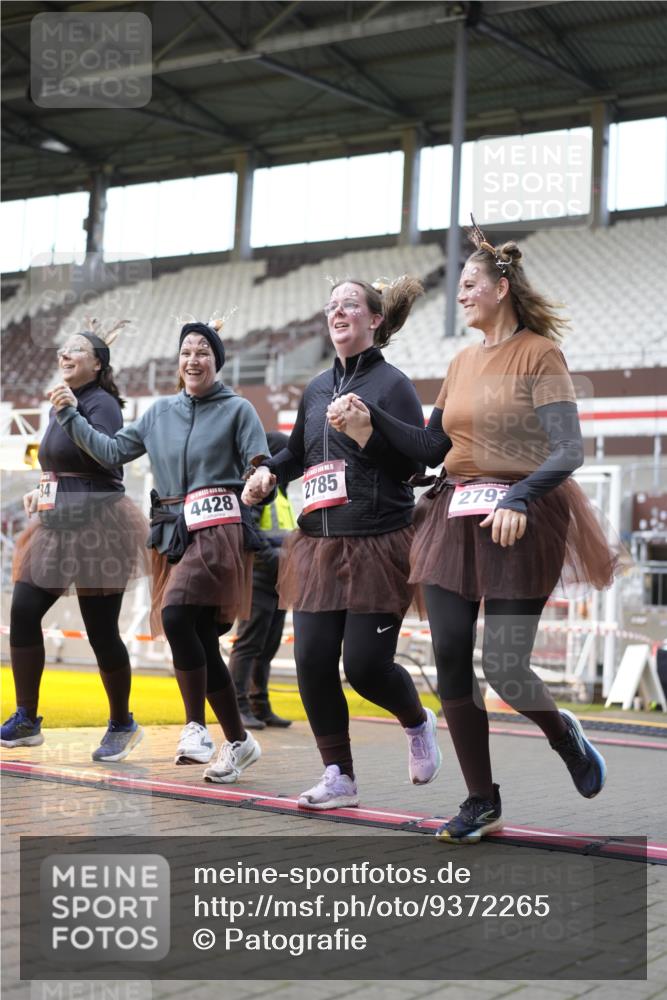 07.12.2025 - St. Pauli X-Mass-Run No. 15 Patografie http://msf.ph/oto/9372265 07.12.2025 11:50:15 Ziel 1890, 2118, 2203, 2210, 2784, 2785, 2793, 2848, 2872, 2877, 3697, 4184, 4428 meine-sportfotos.de