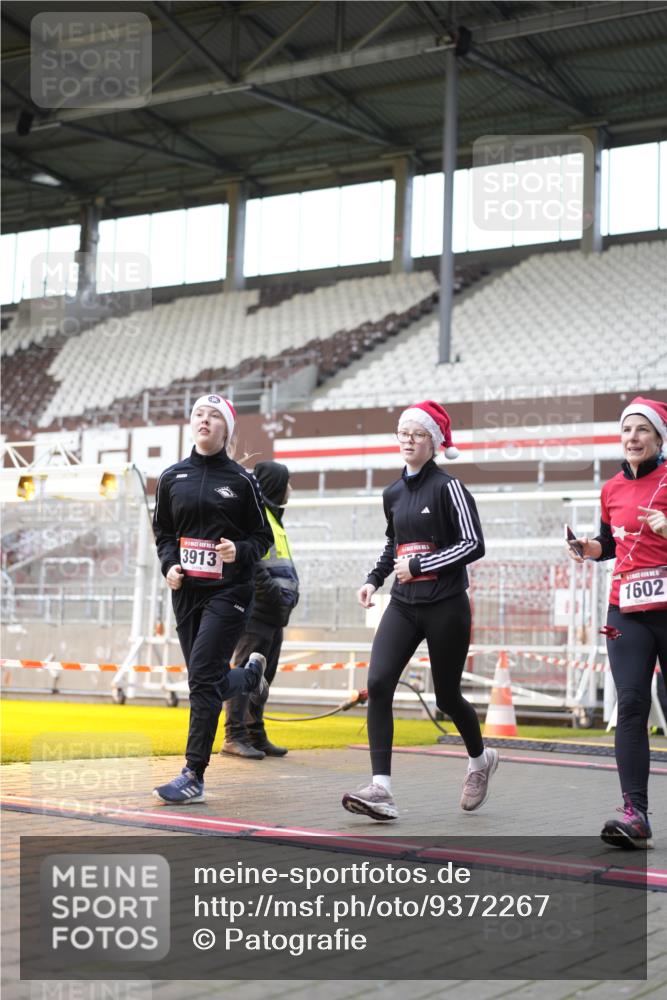 07.12.2025 - St. Pauli X-Mass-Run No. 15 Patografie http://msf.ph/oto/9372267 07.12.2025 11:50:34 Ziel 196, 206, 1599, 1602, 3913, 3958 meine-sportfotos.de
