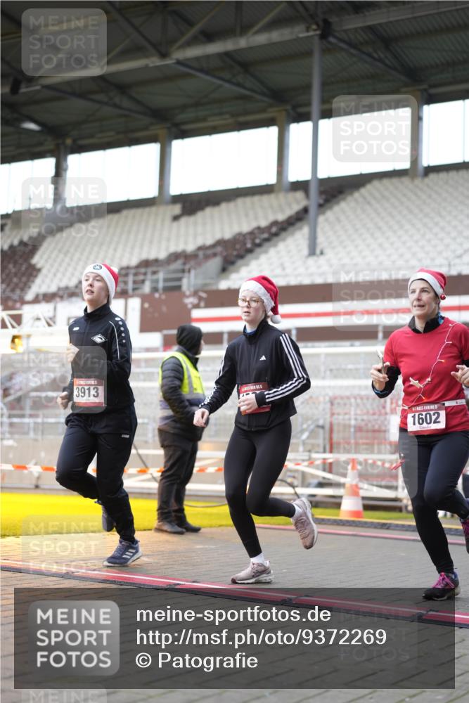 07.12.2025 - St. Pauli X-Mass-Run No. 15 Patografie http://msf.ph/oto/9372269 07.12.2025 11:50:34 Ziel 196, 206, 1599, 1602, 3913, 3958 meine-sportfotos.de
