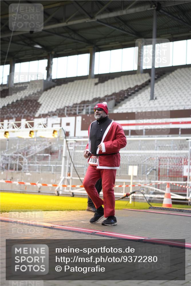 07.12.2025 - St. Pauli X-Mass-Run No. 15 Patografie http://msf.ph/oto/9372280 07.12.2025 11:50:43 Ziel 196, 206, 1599, 1602, 3639, 3913, 3958 meine-sportfotos.de
