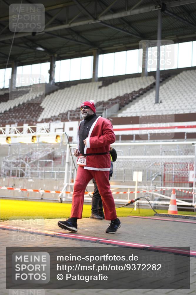 07.12.2025 - St. Pauli X-Mass-Run No. 15 Patografie http://msf.ph/oto/9372282 07.12.2025 11:50:43 Ziel 196, 206, 1599, 1602, 3639, 3913, 3958 meine-sportfotos.de