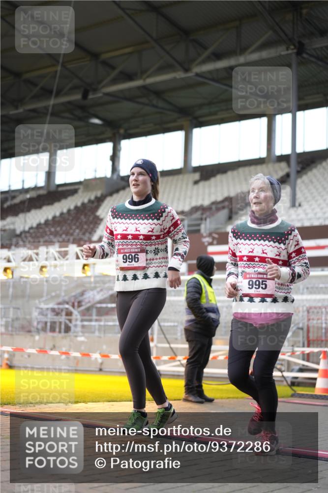 07.12.2025 - St. Pauli X-Mass-Run No. 15 Patografie http://msf.ph/oto/9372286 07.12.2025 11:50:53 Ziel 196, 206, 995, 996, 2547, 2548, 3639 meine-sportfotos.de