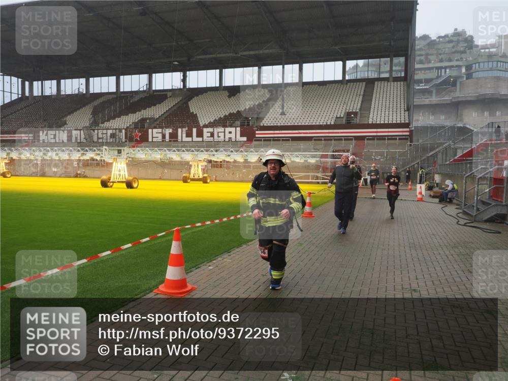07.12.2025 - St. Pauli X-Mass-Run No. 15 Fabian Wolf http://msf.ph/oto/9372295 07.12.2025 10:09:26 Ziel 800, 881, 896, 899, 960, 1243, 1248, 1718, 3493, 3756 meine-sportfotos.de