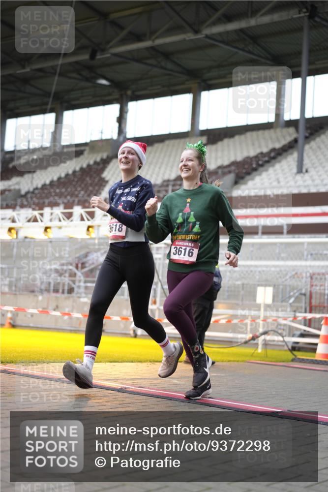 07.12.2025 - St. Pauli X-Mass-Run No. 15 Patografie http://msf.ph/oto/9372298 07.12.2025 11:50:59 Ziel 995, 996, 2547, 2548, 3616, 3618 meine-sportfotos.de