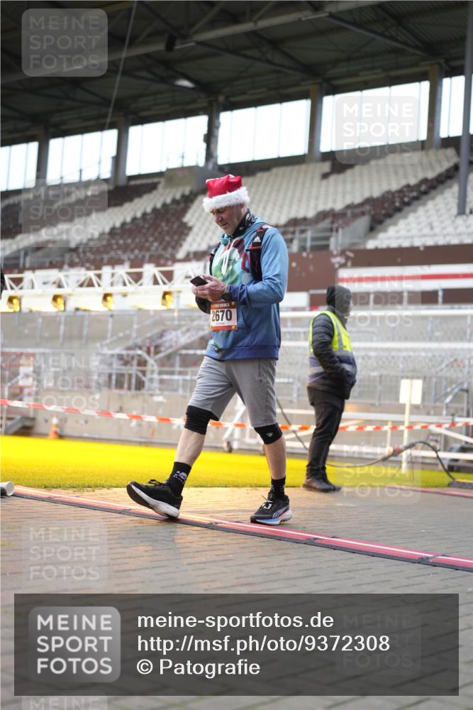 07.12.2025 - St. Pauli X-Mass-Run No. 15 Patografie http://msf.ph/oto/9372308 07.12.2025 11:51:09 Ziel 2547, 2548, 2585, 2670, 2672, 3616, 3618, 4609 meine-sportfotos.de