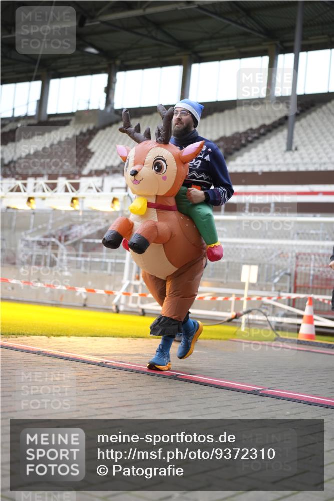 07.12.2025 - St. Pauli X-Mass-Run No. 15 Patografie http://msf.ph/oto/9372310 07.12.2025 11:51:14 Ziel 2374, 2585, 2589, 2670, 2672, 3116, 3616, 3618, 3959, 4340, 4609 meine-sportfotos.de