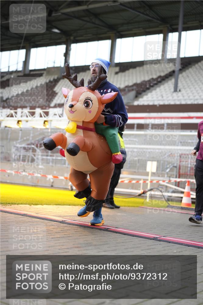 07.12.2025 - St. Pauli X-Mass-Run No. 15 Patografie http://msf.ph/oto/9372312 07.12.2025 11:51:14 Ziel 2374, 2585, 2589, 2670, 2672, 3116, 3616, 3618, 3959, 4340, 4609 meine-sportfotos.de
