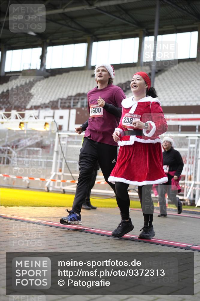 07.12.2025 - St. Pauli X-Mass-Run No. 15 Patografie http://msf.ph/oto/9372313 07.12.2025 11:51:15 Ziel 2374, 2585, 2589, 2670, 2672, 3116, 3449, 3451, 3959, 4340, 4609 meine-sportfotos.de