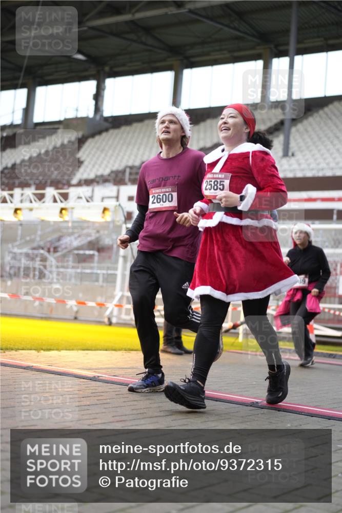07.12.2025 - St. Pauli X-Mass-Run No. 15 Patografie http://msf.ph/oto/9372315 07.12.2025 11:51:15 Ziel 2374, 2585, 2589, 2670, 2672, 3116, 3449, 3451, 3959, 4340, 4609 meine-sportfotos.de