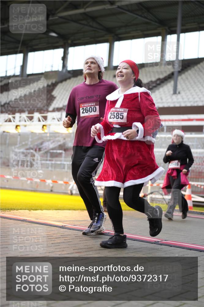 07.12.2025 - St. Pauli X-Mass-Run No. 15 Patografie http://msf.ph/oto/9372317 07.12.2025 11:51:15 Ziel 2374, 2585, 2589, 2670, 2672, 3116, 3449, 3451, 3959, 4340, 4609 meine-sportfotos.de