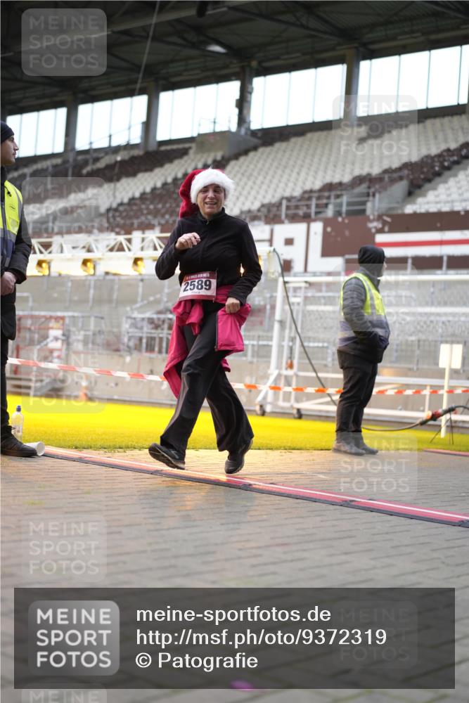 07.12.2025 - St. Pauli X-Mass-Run No. 15 Patografie http://msf.ph/oto/9372319 07.12.2025 11:51:17 Ziel 2374, 2585, 2589, 2670, 2672, 3116, 3449, 3451, 3959, 4340, 4609 meine-sportfotos.de