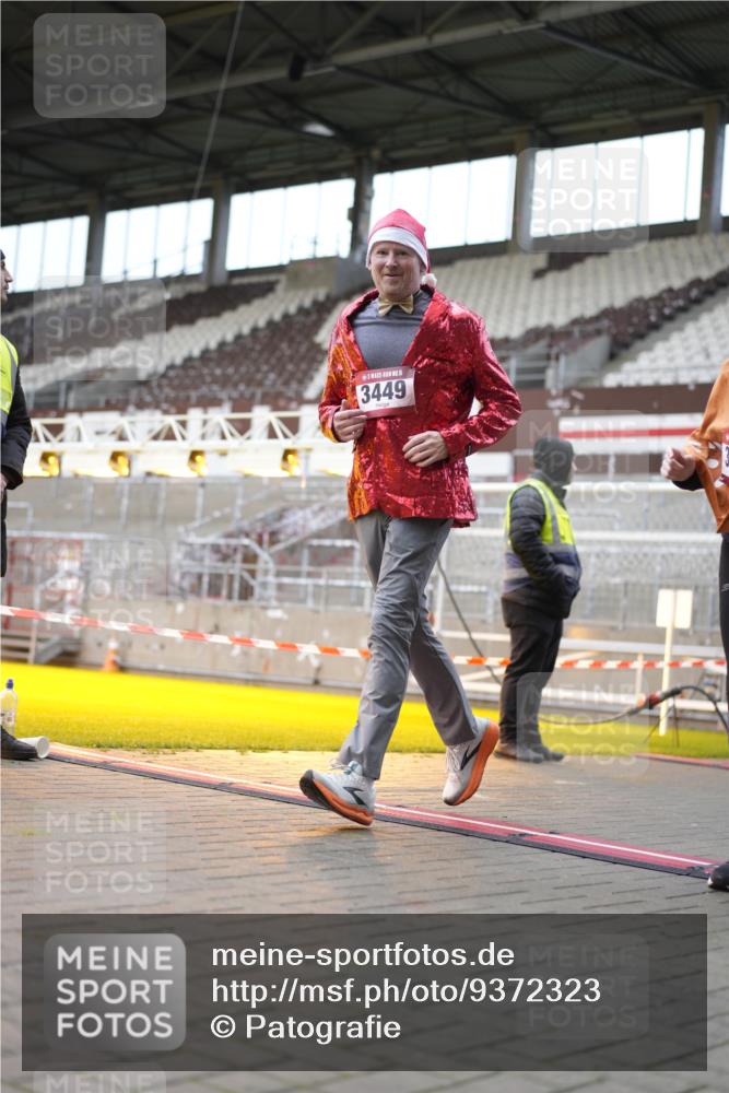 07.12.2025 - St. Pauli X-Mass-Run No. 15 Patografie http://msf.ph/oto/9372323 07.12.2025 11:51:21 Ziel 2374, 2585, 2589, 2670, 3116, 3449, 3451, 3959, 4340, 4609 meine-sportfotos.de