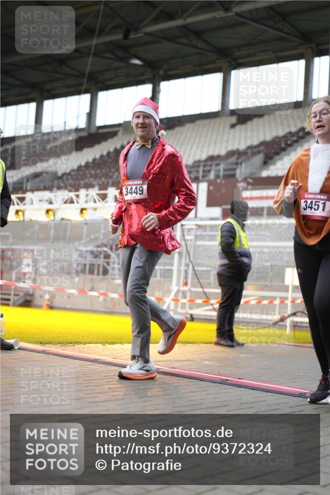 07.12.2025 - St. Pauli X-Mass-Run No. 15 Patografie http://msf.ph/oto/9372324 07.12.2025 11:51:21 Ziel 2374, 2585, 2589, 2670, 3116, 3449, 3451, 3959, 4340, 4609 meine-sportfotos.de