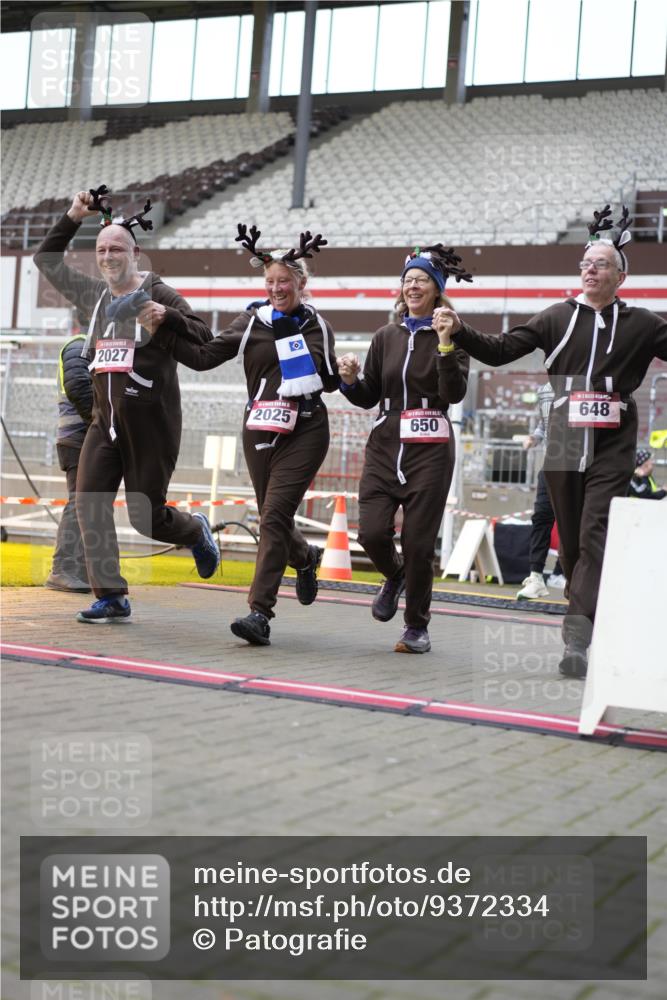 07.12.2025 - St. Pauli X-Mass-Run No. 15 Patografie http://msf.ph/oto/9372334 07.12.2025 11:51:28 Ziel 648, 650, 2025, 2027, 2374, 2585, 2589, 3116, 3449, 3451, 3875, 3959, 4340, 4602, 4609, 4610 meine-sportfotos.de