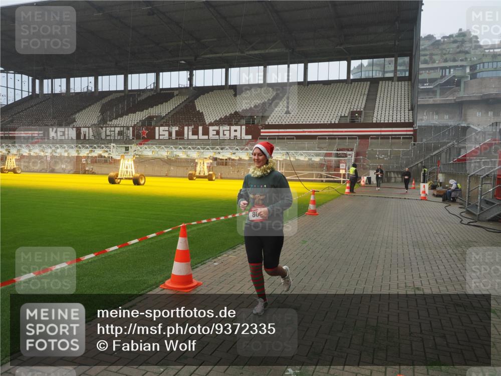 07.12.2025 - St. Pauli X-Mass-Run No. 15 Fabian Wolf http://msf.ph/oto/9372335 07.12.2025 10:09:34 Ziel 800, 899, 1172, 1191, 1243, 1248, 1718, 3493, 3756 meine-sportfotos.de