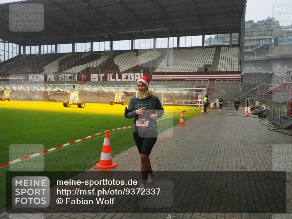 07.12.2025 - St. Pauli X-Mass-Run No. 15 Fabian Wolf http://msf.ph/oto/9372337 07.12.2025 10:09:34 Ziel 800, 899, 1172, 1191, 1243, 1248, 1718, 3493, 3756 meine-sportfotos.de