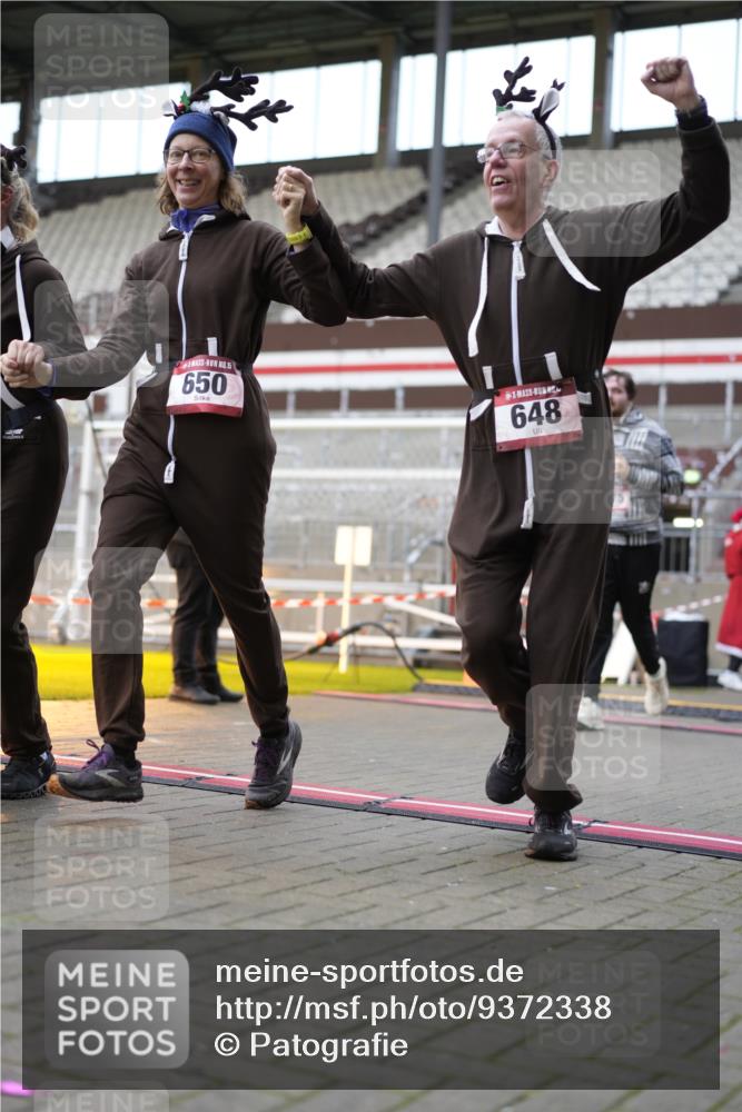 07.12.2025 - St. Pauli X-Mass-Run No. 15 Patografie http://msf.ph/oto/9372338 07.12.2025 11:51:29 Ziel 648, 650, 2025, 2027, 2374, 2585, 2589, 3116, 3449, 3451, 3875, 3959, 4340, 4602, 4610 meine-sportfotos.de