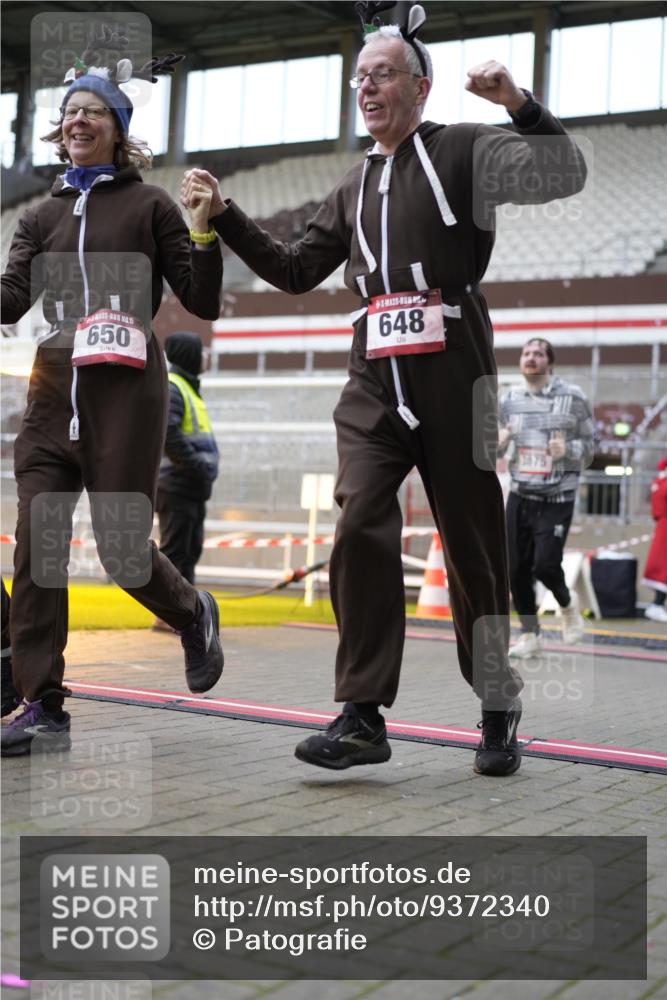 07.12.2025 - St. Pauli X-Mass-Run No. 15 Patografie http://msf.ph/oto/9372340 07.12.2025 11:51:29 Ziel 648, 650, 2025, 2027, 2374, 2585, 2589, 3116, 3449, 3451, 3875, 3959, 4340, 4602, 4610 meine-sportfotos.de