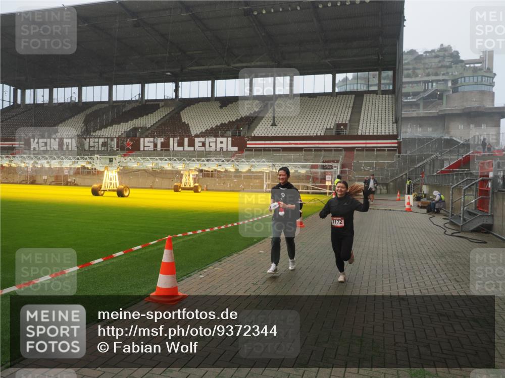 07.12.2025 - St. Pauli X-Mass-Run No. 15 Fabian Wolf http://msf.ph/oto/9372344 07.12.2025 10:09:41 Ziel 800, 1026, 1172, 1191, 1243, 1248 meine-sportfotos.de