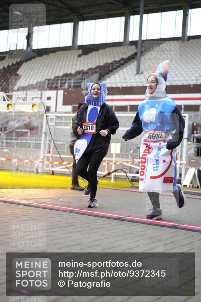 07.12.2025 - St. Pauli X-Mass-Run No. 15 Patografie http://msf.ph/oto/9372345 07.12.2025 11:51:33 Ziel 648, 650, 2025, 2027, 2374, 3449, 3451, 3790, 3853, 3875, 3959, 4340, 4602, 4610 meine-sportfotos.de