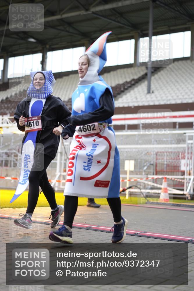 07.12.2025 - St. Pauli X-Mass-Run No. 15 Patografie http://msf.ph/oto/9372347 07.12.2025 11:51:34 Ziel 648, 650, 2025, 2027, 2374, 3449, 3451, 3790, 3794, 3795, 3853, 3875, 4340, 4602, 4610 meine-sportfotos.de