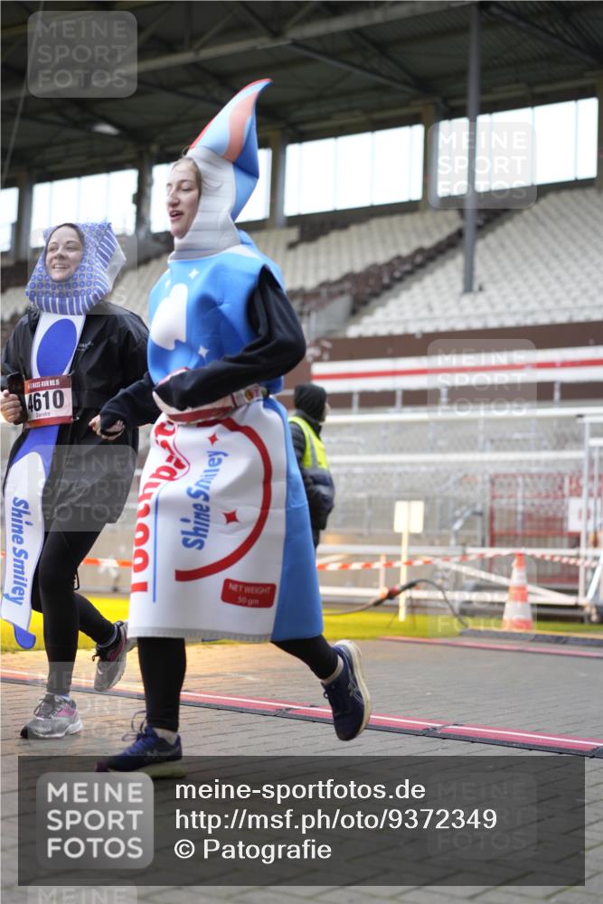 07.12.2025 - St. Pauli X-Mass-Run No. 15 Patografie http://msf.ph/oto/9372349 07.12.2025 11:51:34 Ziel 648, 650, 2025, 2027, 2374, 3449, 3451, 3790, 3794, 3795, 3853, 3875, 4340, 4602, 4610 meine-sportfotos.de