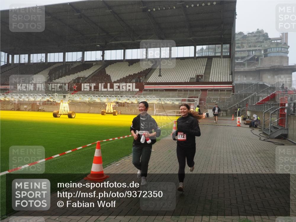 07.12.2025 - St. Pauli X-Mass-Run No. 15 Fabian Wolf http://msf.ph/oto/9372350 07.12.2025 10:09:42 Ziel 800, 1026, 1172, 1191 meine-sportfotos.de