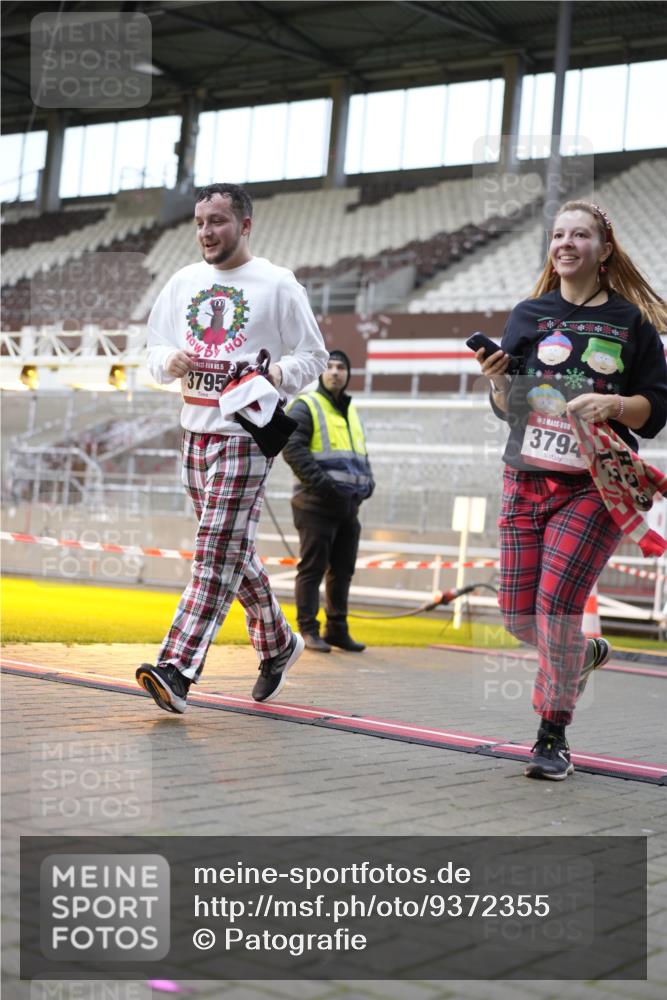 07.12.2025 - St. Pauli X-Mass-Run No. 15 Patografie http://msf.ph/oto/9372355 07.12.2025 11:51:40 Ziel 648, 650, 2025, 2027, 3790, 3794, 3795, 3853, 3875, 4602, 4610 meine-sportfotos.de